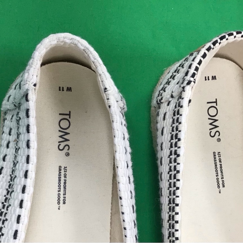 TOMS Women's Black and White Espadrilles size 11 - Picture 2 of 6
